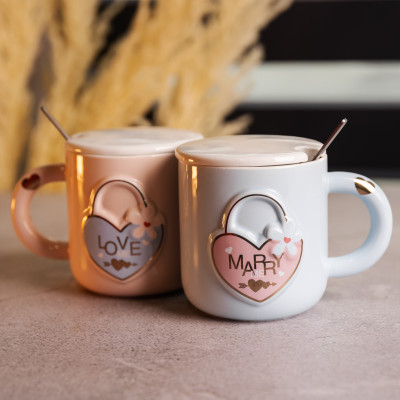 Парні чашки порцелянові Lovers' Lock 400 мл з ложками Парні чашки порцелянові Lovers' Lock 400 мл з ложками