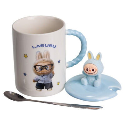 Чашка фарфоровая Labubu 300 мл с крышкой и ложкой, голубой Чашка фарфоровая Labubu 300 мл с крышкой и ложкой, голубой