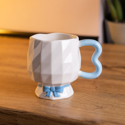 Чашка фарфоровая на ножке 400 мл, голубой Чашка фарфоровая на ножке 400 мл, голубой