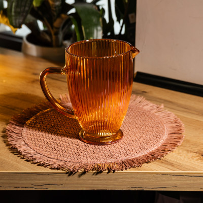 Глек для напоїв 1.2 л ребристий із товстого скла, бурштиновий