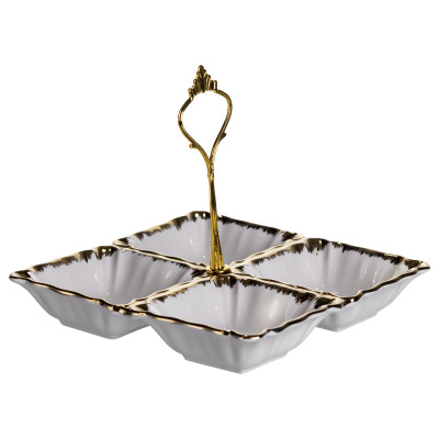 Менажница фарфоровая на 4 секции 18*18*3 см квадратная, золото Менажница фарфоровая на 4 секции 18*18*3 см квадратная, золото