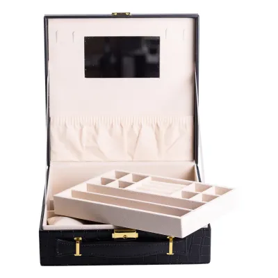 Кейс-органайзер для украшений с защелкой 26х26х9 см из экокожи, черный Кейс-органайзер для украшений с защелкой 26х26х9 см из экокожи, черный