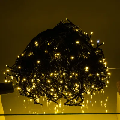 Гирлянда Бахрома уличная 840 LED 50 м от сети черная нить, желтый Гирлянда Бахрома уличная 840 LED 50 м от сети черная нить, желтый