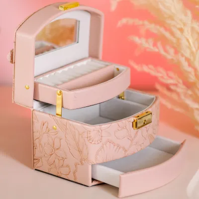 Кейс-скринька для прикрас із замком 15,5х11,5х11,5 см із екошкіри, рожевий Кейс-скринька для прикрас із замком 15,5х11,5х11,5 см із екошкіри, рожевий