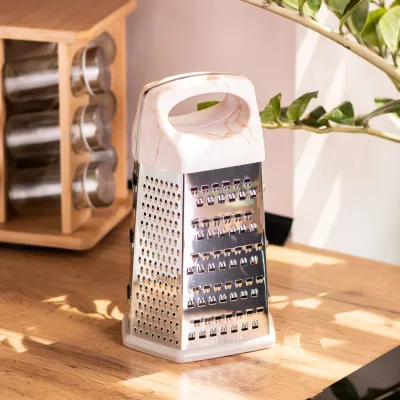 Тертка шестикутна з пластиковою ручкою 14*12*24 см