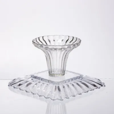 Тортовница из толстого стекла на ножке 16*16*9 см квадратная