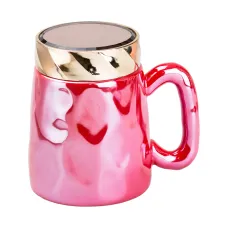 Чашка фарфоровая 450 мл в зеркальной глазури с крышкой, красный