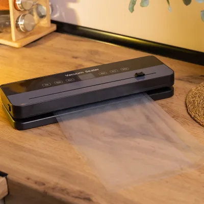 Вакууматор для сухих и влажных продуктов с резаком 10 пакетов в комплекте Вакууматор для сухих и влажных продуктов с резаком 10 пакетов в комплекте