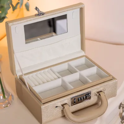 Кейс-органайзер для украшений с кодовым замком 24х16х9,5 см из экокожи, кремовый